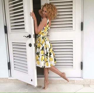 Kylie Minogue feet photo thumbnail