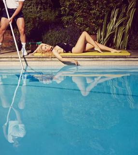 Kylie Minogue feet photo thumbnail