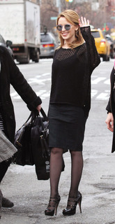 Kylie Minogue feet photo thumbnail