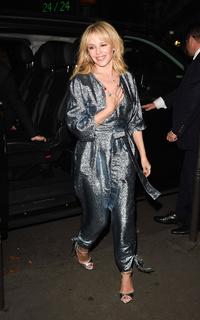 Kylie Minogue feet photo thumbnail