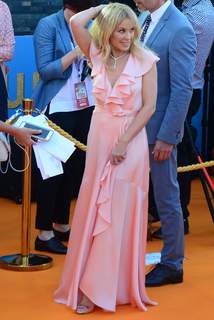 Kylie Minogue feet photo thumbnail