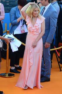 Kylie Minogue feet photo thumbnail