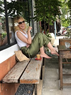 Kylie Minogue feet photo thumbnail