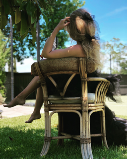 Kylie Minogue feet photo thumbnail