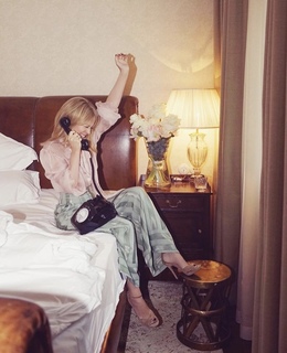 Kylie Minogue feet photo thumbnail