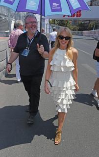 Kylie Minogue feet photo thumbnail