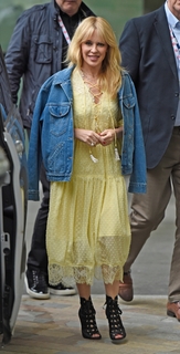 Kylie Minogue feet photo thumbnail