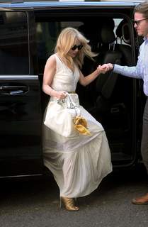 Kylie Minogue feet photo thumbnail