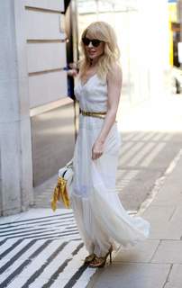 Kylie Minogue feet photo thumbnail