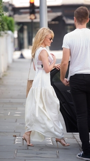 Kylie Minogue feet photo thumbnail