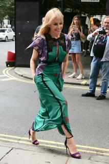 Kylie Minogue feet photo thumbnail