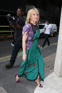 Kylie Minogue feet photo thumbnail