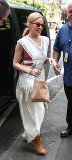 Kylie Minogue feet photo thumbnail