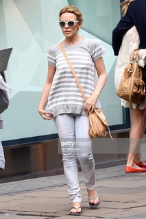 Kylie Minogue feet photo thumbnail