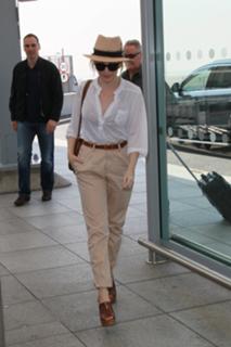 Kylie Minogue feet photo thumbnail