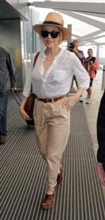 Kylie Minogue feet photo thumbnail