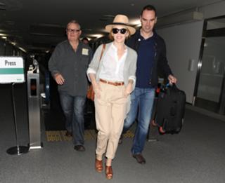 Kylie Minogue feet photo thumbnail