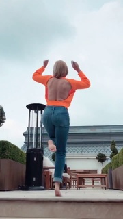 Kylie Minogue feet photo thumbnail