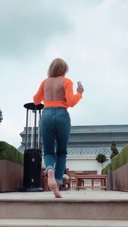 Kylie Minogue feet photo thumbnail