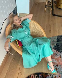 Kylie Minogue feet photo thumbnail