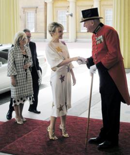 Kylie Minogue feet photo thumbnail