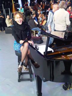 Kylie Minogue feet photo thumbnail