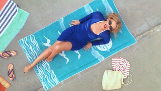 Kylie Minogue feet photo thumbnail