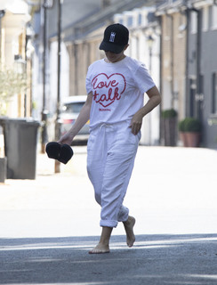 Kylie Minogue feet photo thumbnail