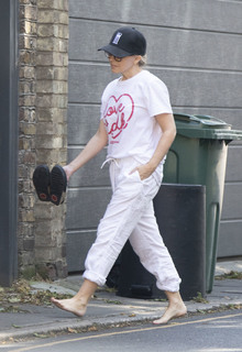 Kylie Minogue feet photo thumbnail