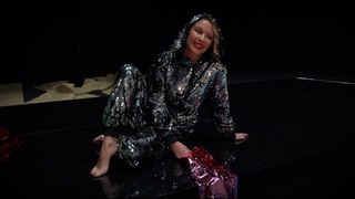 Kylie Minogue feet photo thumbnail