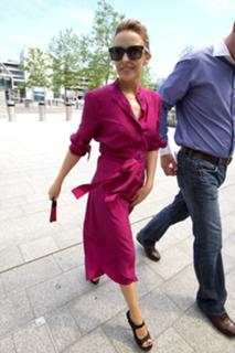 Kylie Minogue feet photo thumbnail