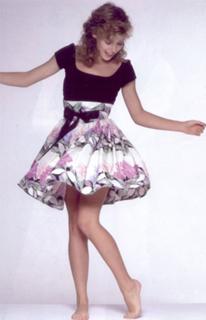 Kylie Minogue feet photo thumbnail