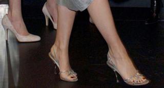 Kylie Minogue feet photo thumbnail