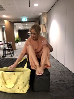 Kylie Minogue feet photo thumbnail