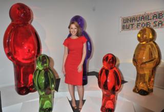 Kylie Minogue feet photo thumbnail