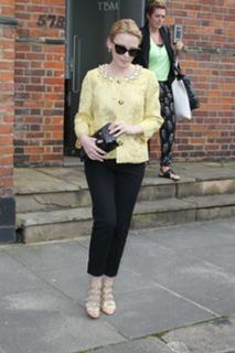 Kylie Minogue feet photo thumbnail