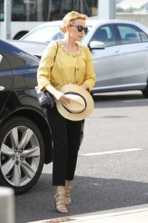 Kylie Minogue feet photo thumbnail