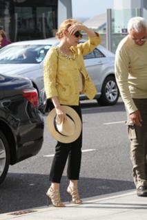 Kylie Minogue feet photo thumbnail