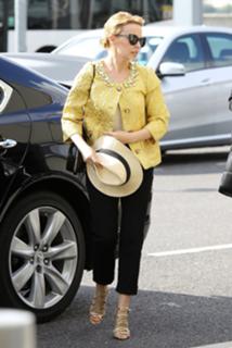 Kylie Minogue feet photo thumbnail