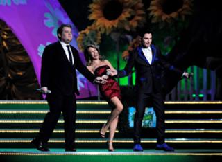 Kylie Minogue feet photo thumbnail