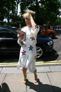 Kylie Minogue feet photo thumbnail