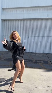 Kylie Minogue feet photo thumbnail