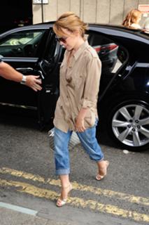 Kylie Minogue feet photo thumbnail