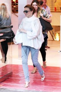 Kylie Minogue feet photo thumbnail