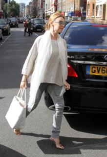 Kylie Minogue feet photo thumbnail