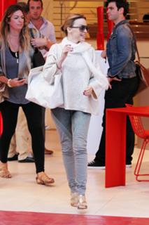 Kylie Minogue feet photo thumbnail