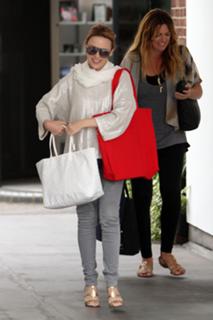 Kylie Minogue feet photo thumbnail