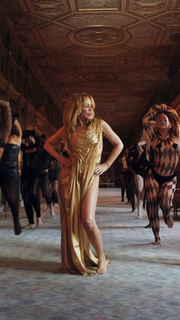 Kylie Minogue feet photo thumbnail