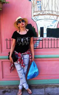 Kylie Minogue feet photo thumbnail