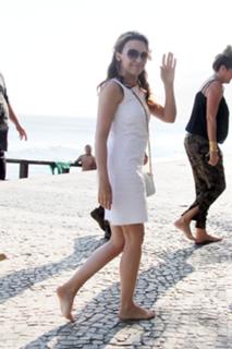 Kylie Minogue feet photo thumbnail